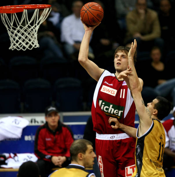 更为主教练 更为主教练