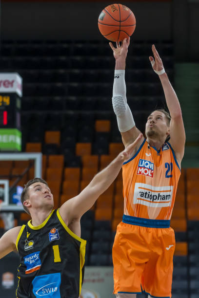 场备受瞩目 场备受瞩目